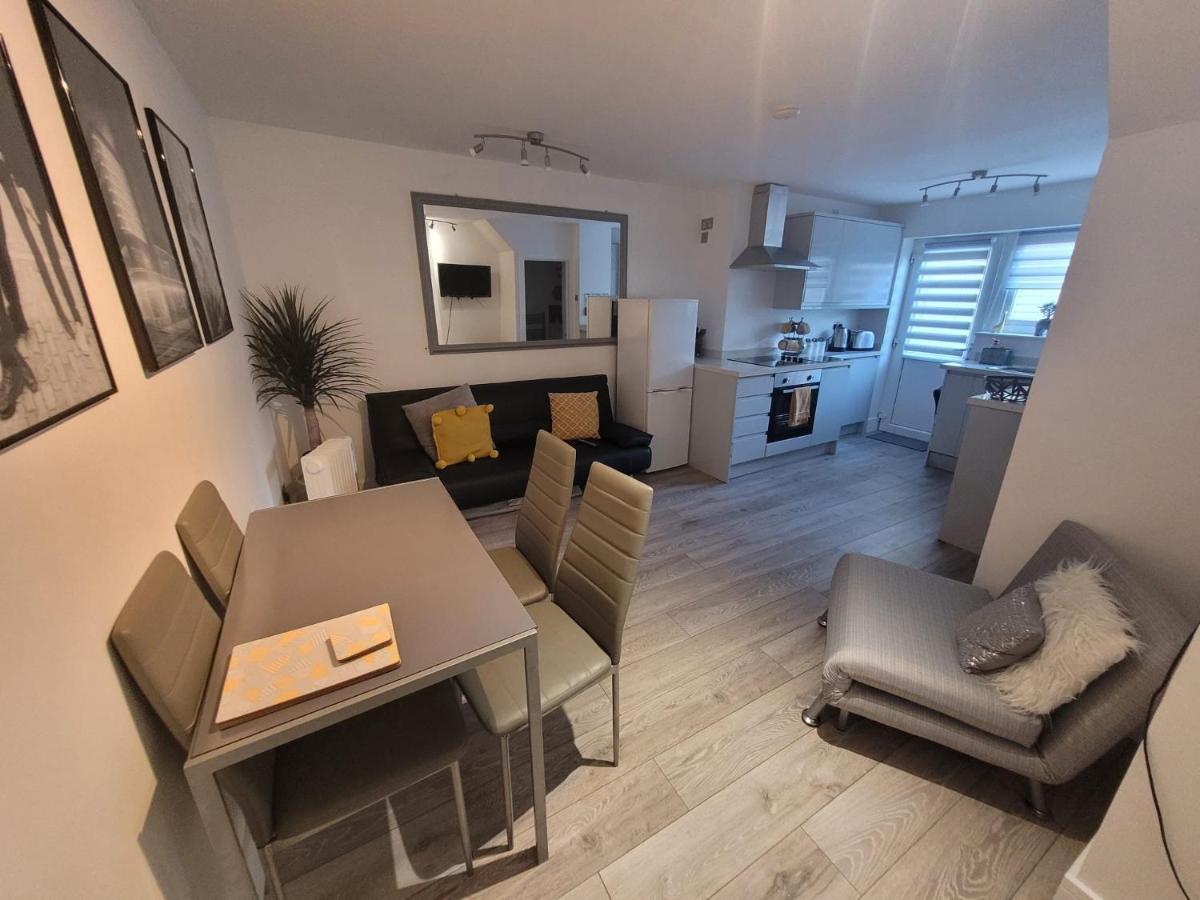 Entire Apartment With Sun Filled Private Garden Margate Esterno foto