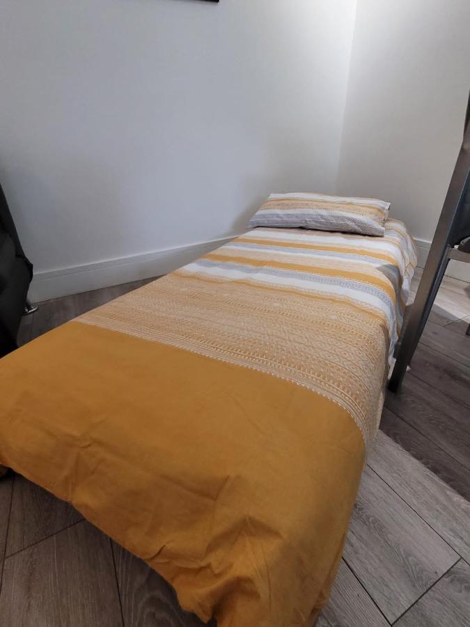 Entire Apartment With Sun Filled Private Garden Margate Esterno foto
